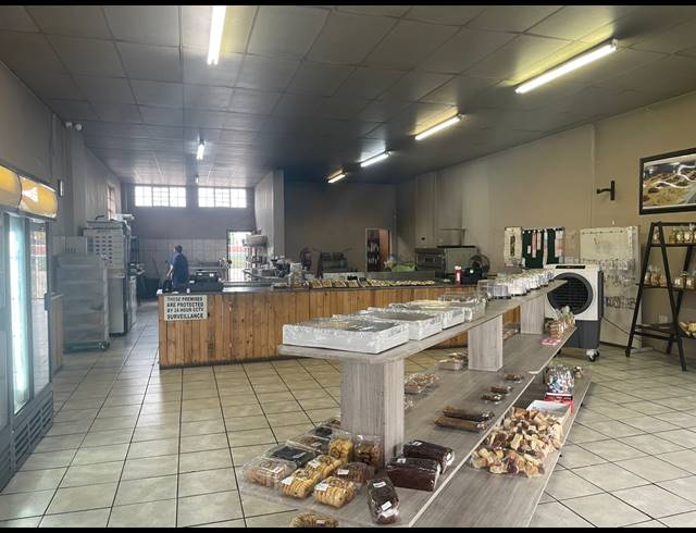 2,388M² RETAIL FOR SALE IN KRUGERSDORP WEST